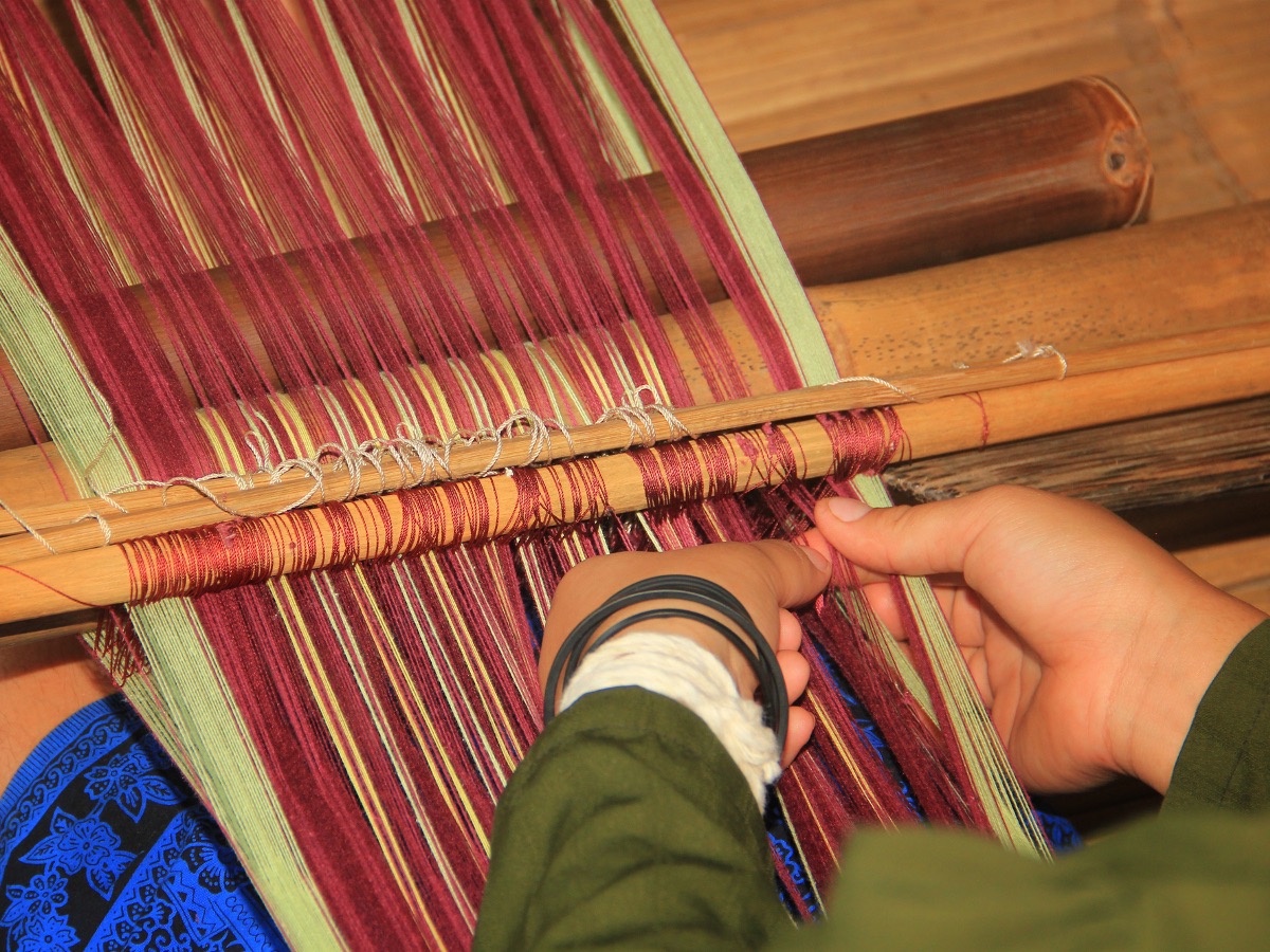 Baduy Tribe weaving tradition with java private tour Large