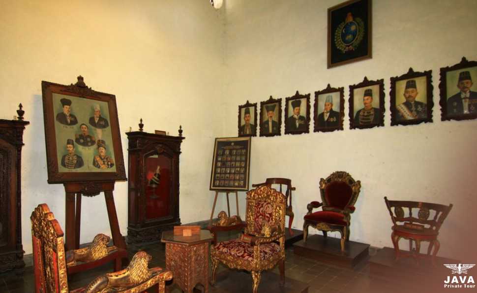 The first room displays photos of the kings who have ruled in Surakarta. In this room, there is also a chair that belonged to Pakubuwono IV