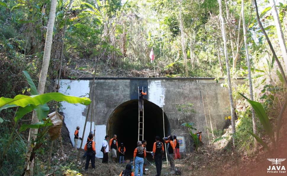 The Indonesian Railway Preservation Society (IRPS) initiated and carried out the cleaning and repainting Wilhelmina Tunnel Face