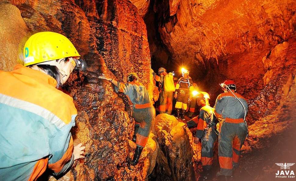 The allure of Cave Buniayu lies in its extensive underground system