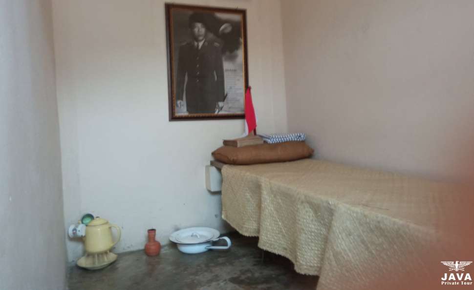 The narrow cell of Banceuy Prison where Soekarno gave birth to Indonesia Accuses