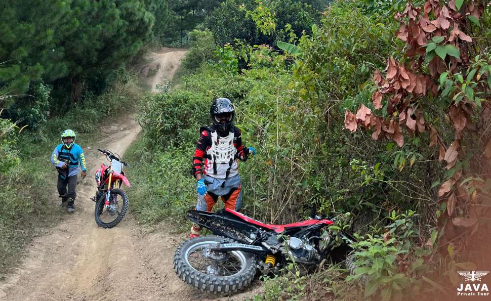 Experience the thrill of falling and rising on a dirt bike