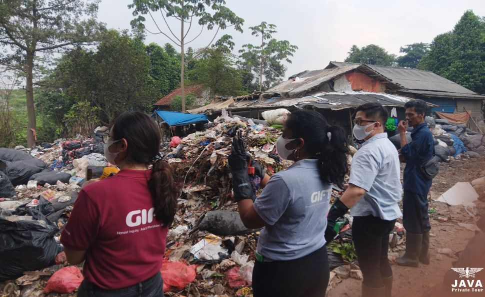 Inside Bantar Gebang Jakarta’s Biggest Waste Management Site 2