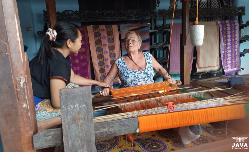 Weave and Wander in a Day with the Sasak of Lombok