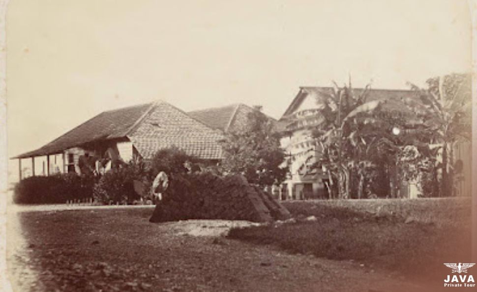 Photo of the Chevalier O’Herne ice factory, seen from the rear side.